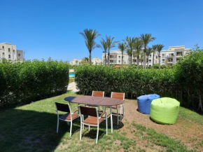 Amwaj North coast شالية بقرية امواج